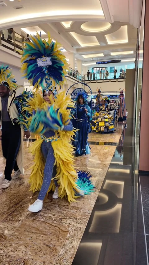 UAE - September 18, 2026 - Mall of the Emirates indoor carnival parade and .. Видео 345828695