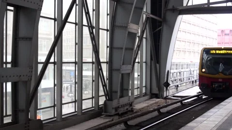 Ubahn Berlin Alexanderplatz 動画素材 46019553
