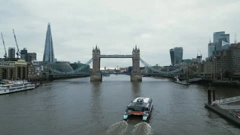 Uber boat, Thames Clipper, Tower Bridge, London, England 動画素材 241409127