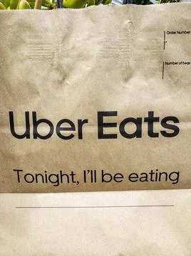 Uber Eats reusable and recyclable brown paper carrying bag Foto stock