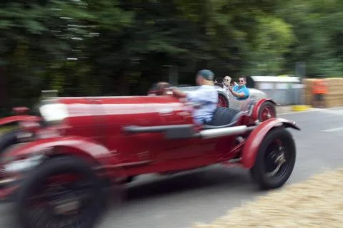 überholen 2 Oldtimer beim Überholen Copyright: xZoonar.com/FrankxRoederx z. Stock Photos