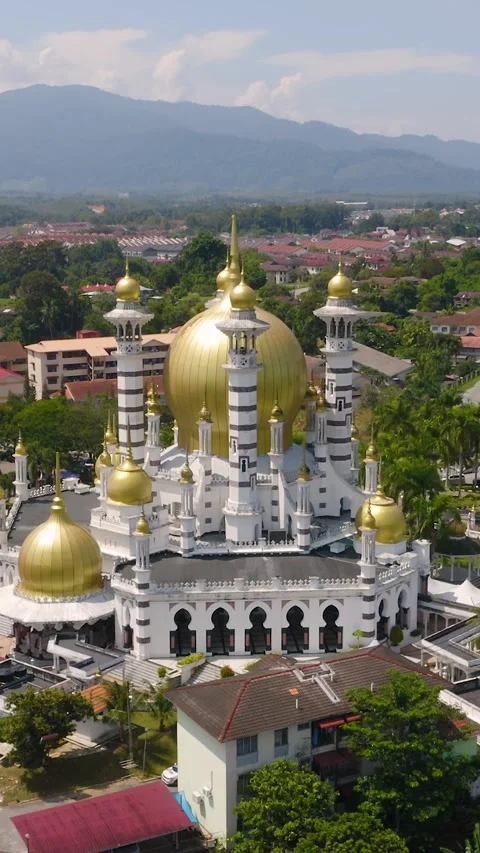 The Ubudiah Mosque in Kuala Kangsar Video stock 292274699