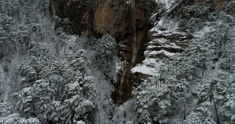 Uchan-su waterfall in winter 動画素材 104363233