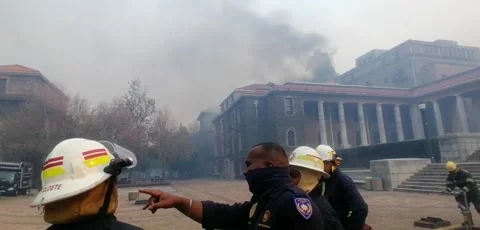 UCT Jagger Library destroyed by wildfire in Cape Town, South Africa Vídeo Stock 340227680