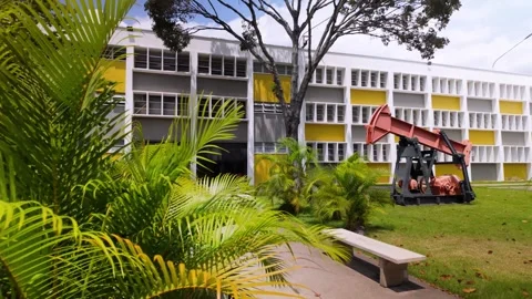UCV School of Engineering and Petroleum. Building with industrial oil pump Vídeos de archivo 306047460