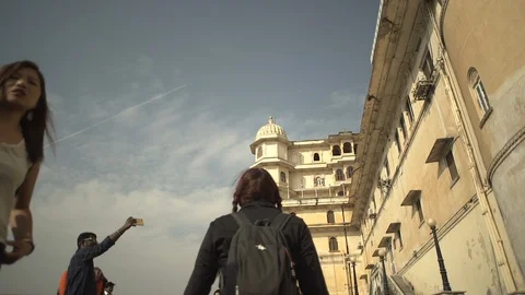 Udaipur fort with model walking Stock Footage 111825634