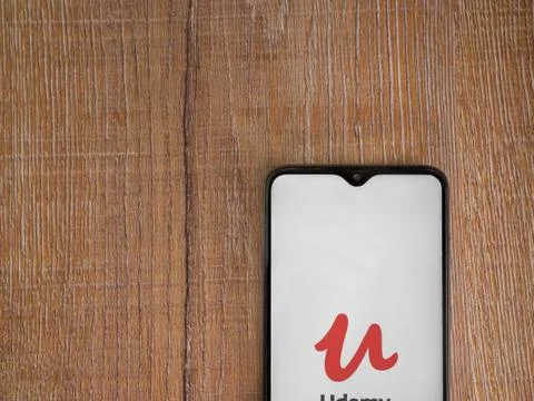 Udemy app launch screen with logo on the display of a black mobile smartphone Foto stock