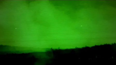 UFO sighting in sky Vídeos de archivo 102345986