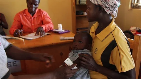 Ugandan baby's upper arm circumference is being measured. 스톡 동영상 104265585