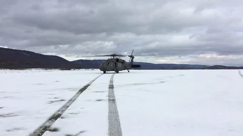 UH-60 Black Hawk ground running on snow Stock-Footage 98539088