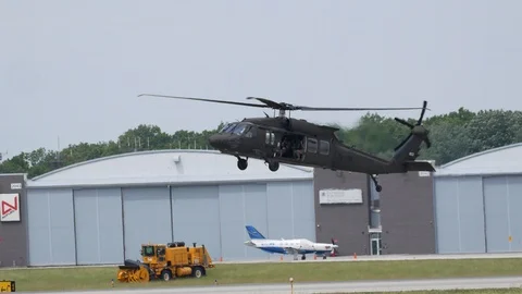 UH-60 Blackhawk practices a rescue mission at the 2019 Fort Wayne Airshow Stock Footage 111587980