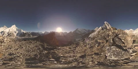 UHD 4K 360 VR of Mount Everest golden sunset time lapse. The sunlight on the Vidéo 153933205