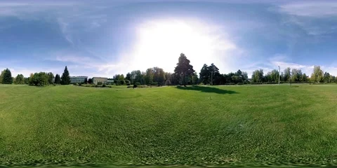 UHD 4K 360 VR Virtual Reality of a city park recreation area. Trees and green Vidéo 155122174