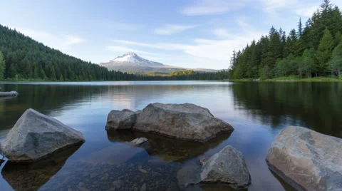 UHD 4k Time Lapse of White Clouds Over Mt Hood and Trillium Lake in Portland OR 스톡 동영상 51798893