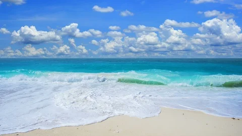 UHD cinemagraph: white clouds are running over the turquoise sea Stockbeeldmateriaal 88457664
