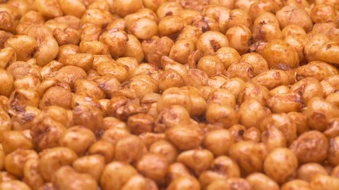 UHD closeup shot of the cereal snack on a rotating stand Stockbeeldmateriaal 100533078
