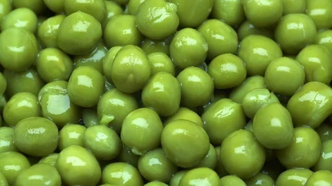 UHD macro of the green peas on rotating stand Video stock 95316644