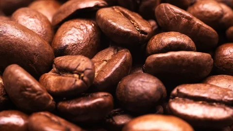 UHD macro of the medium roasted coffee beans on rotation stand 動画素材 95316789