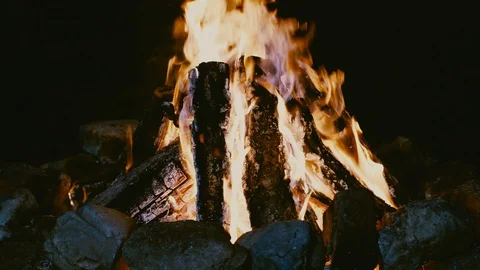 UHD slow motion shot of the burning campfire Stockbeeldmateriaal 96315906