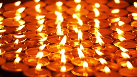 UHD soft focus shot of burning candles taken with a vintage lens Stock-Footage 95282729