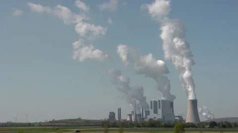 UHD TIME LAPSE: coal-burning power plant with steam from coolers Video stock 62467291