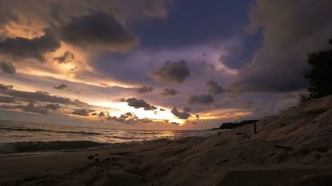 Uhd Timelaps : Dramatic Colorful dawn over the sea with cloudy sky Stock Footage 83398166