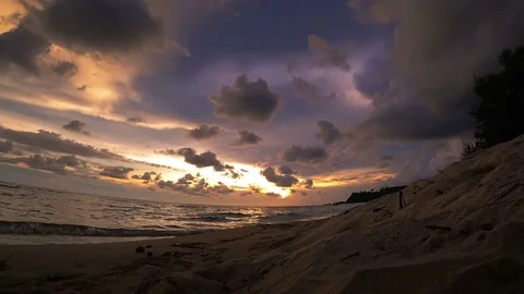 Uhd Timelaps : Dramatic Colorful dawn over the sea with cloudy sky Stock Footage 83399123