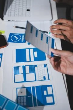 UI designer and UX developer brainstorm idea to design the application appe.. Foto stock