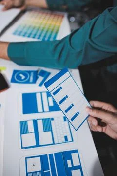 UI designer and UX developer brainstorm idea to design the application appe.. Foto stock