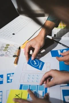 UI designer and UX developer brainstorm idea to design the application appe.. Foto stock