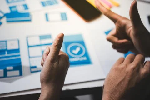 UI designer and UX developer brainstorm idea to design the application appe.. Stockfoto's