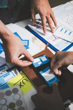 UI designer and UX developer brainstorm idea to design the application appe.. Foto stock
