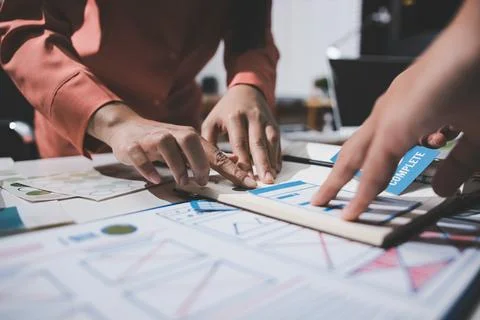 UI designer and UX developer brainstorm idea to design the application appe.. 스톡 사진