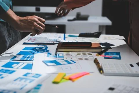 UI designer and UX developer brainstorm idea to design the application appe.. 스톡 사진