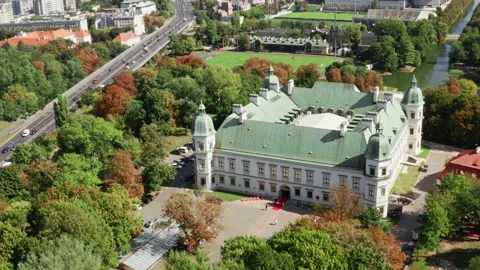 Ujazdowski Castle aerial. Remarkable sightseeing place in Warsaw, Poland. Stock Footage 133472753