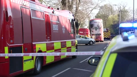 UK: 10 fire engines called to flat fire in Tulse Hill Stock Footage 331027991