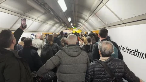 UK: Elizabeth line passengers face long queues at Heathrow terminals afte... Stock Footage 322980044