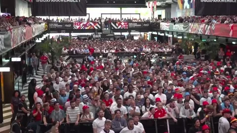 UK: Fans react to England win on penalities in Euro 2024 quarter-final Video stock 280471859