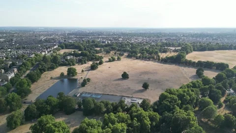 Uk heatwave, looking down on London&amp;#039;s parched parks, 25th July 2026, 3pm Stock Footage 340478688