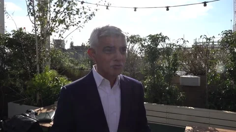 UK: "If at first you don't succeed, try try again" says Sadiq Khan on Oxford... Stock Footage 284873686
