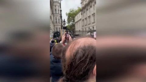 UK: Peaceful Protesters March Through London Against Digital ID Plans Video stock 320649366