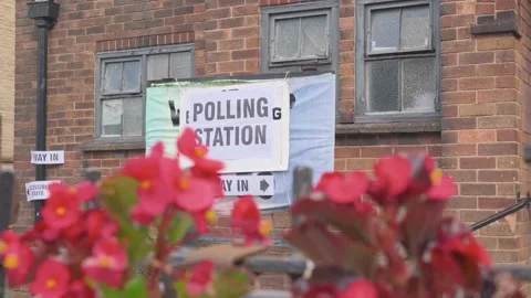 UK: Polls open in Makerfield Stock Footage 337171654
