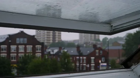 UK Rain, Skylight Window, Blocks of Flats 動画素材 132631644