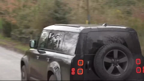 UK: Range Rover seen leaving Sandringham Estate 動画素材 329293009