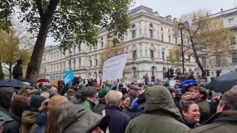 UK: Thousands March Through London's Streets Against Inheritance Tax 스톡 동영상 292933289