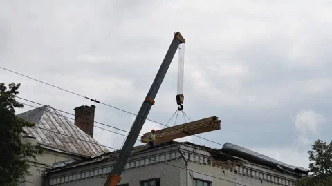 UKRAINE CHERNIHIV AUGUST 2022: the beginning of the restoration of the building  Video stock 202644973