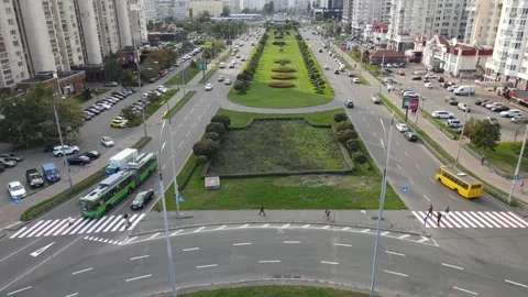 Ukraine, Kiev 16oct.2020 Top side view to the cars driving on road ring Video stock 141498053