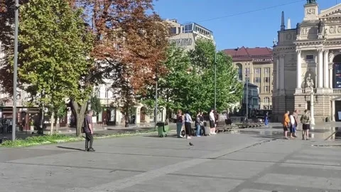 Ukraine observes a minute of silence every day to remember its dead, Leópolis, U Stock Footage 341883089