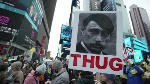 Ukraine War Protest Putin Thug New York City 0305 Vídeos de archivo 171550427