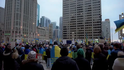 The Ukrainian demonstration with many flags and placards against russian Vidéo 310430296